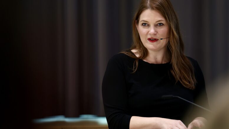 Anbud365: Anskaffelses-statsråden for sent ute, talte for døve stortingsører